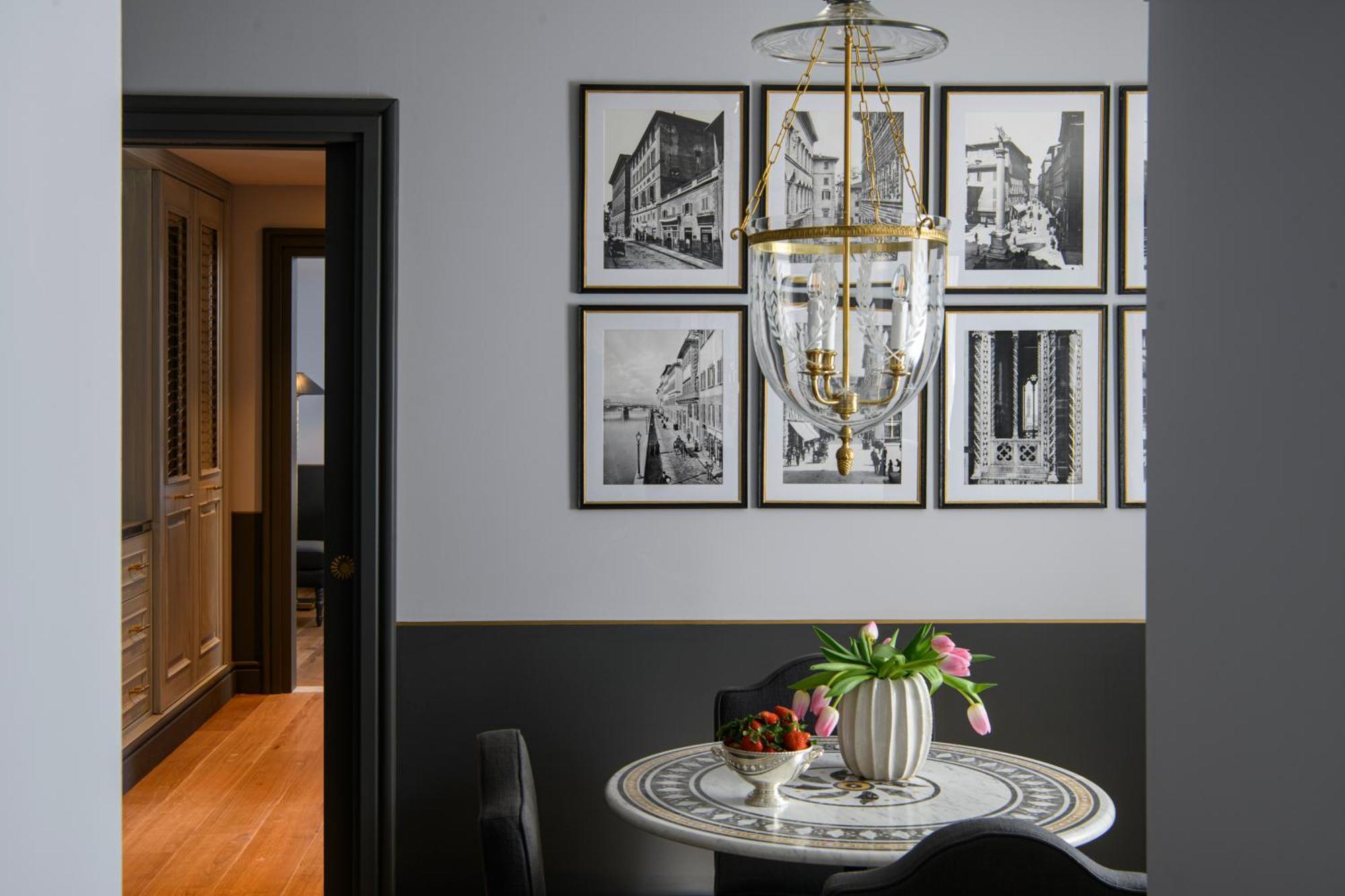 Helvetia&Bristol Firenze - Starhotels Collezione Ngoại thất bức ảnh A dining room with a two-tone wall